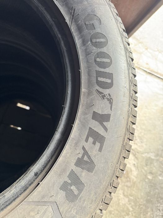 255 60 R18 Good Year комплект зима 4шт