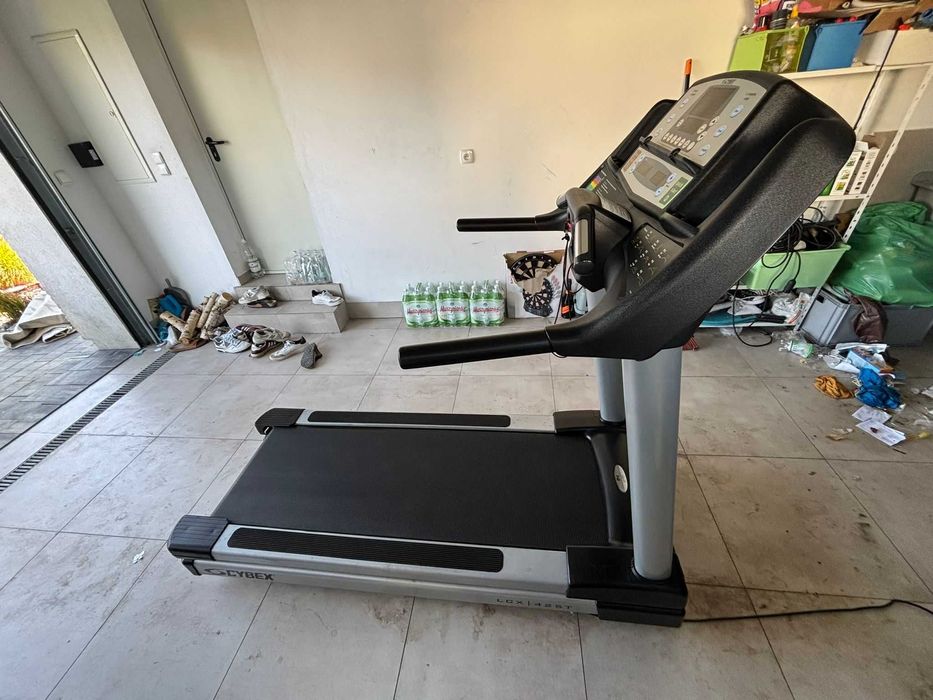 Profesjonalna Bieżnia Cybex LCX/425T - IS3 Intelligent Suspension