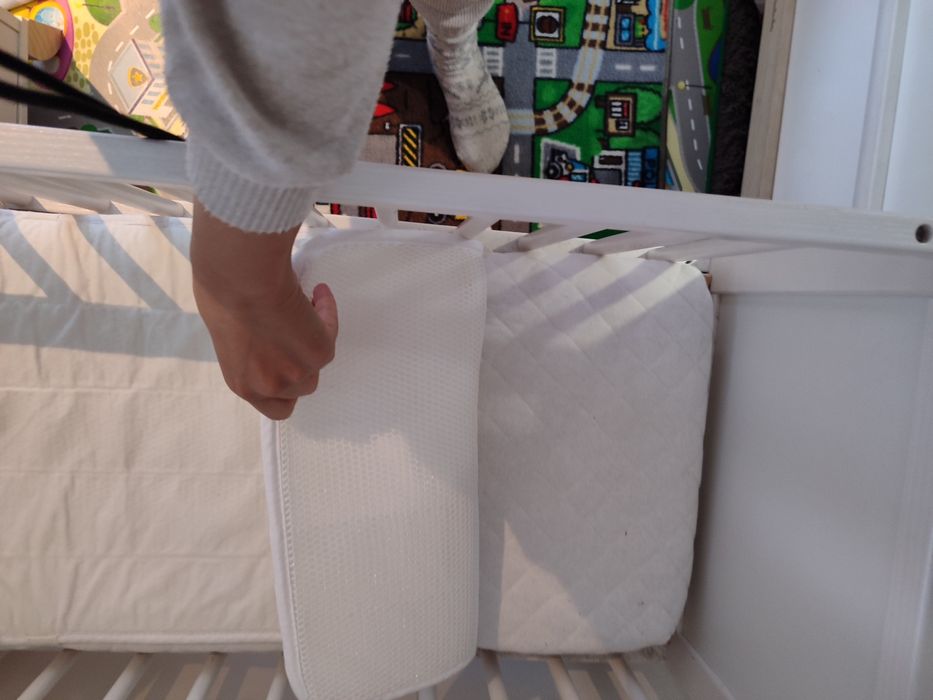 Berço e cómoda muda fraldas