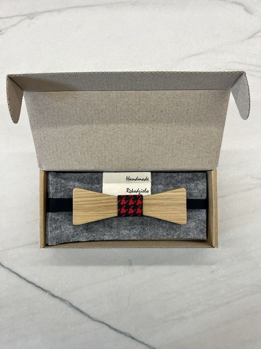 Drewniana mucha do koszuli