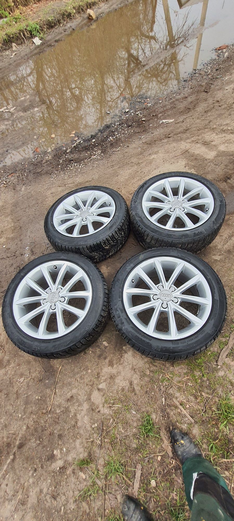Продам комплект гуми з дисками 245/45R17