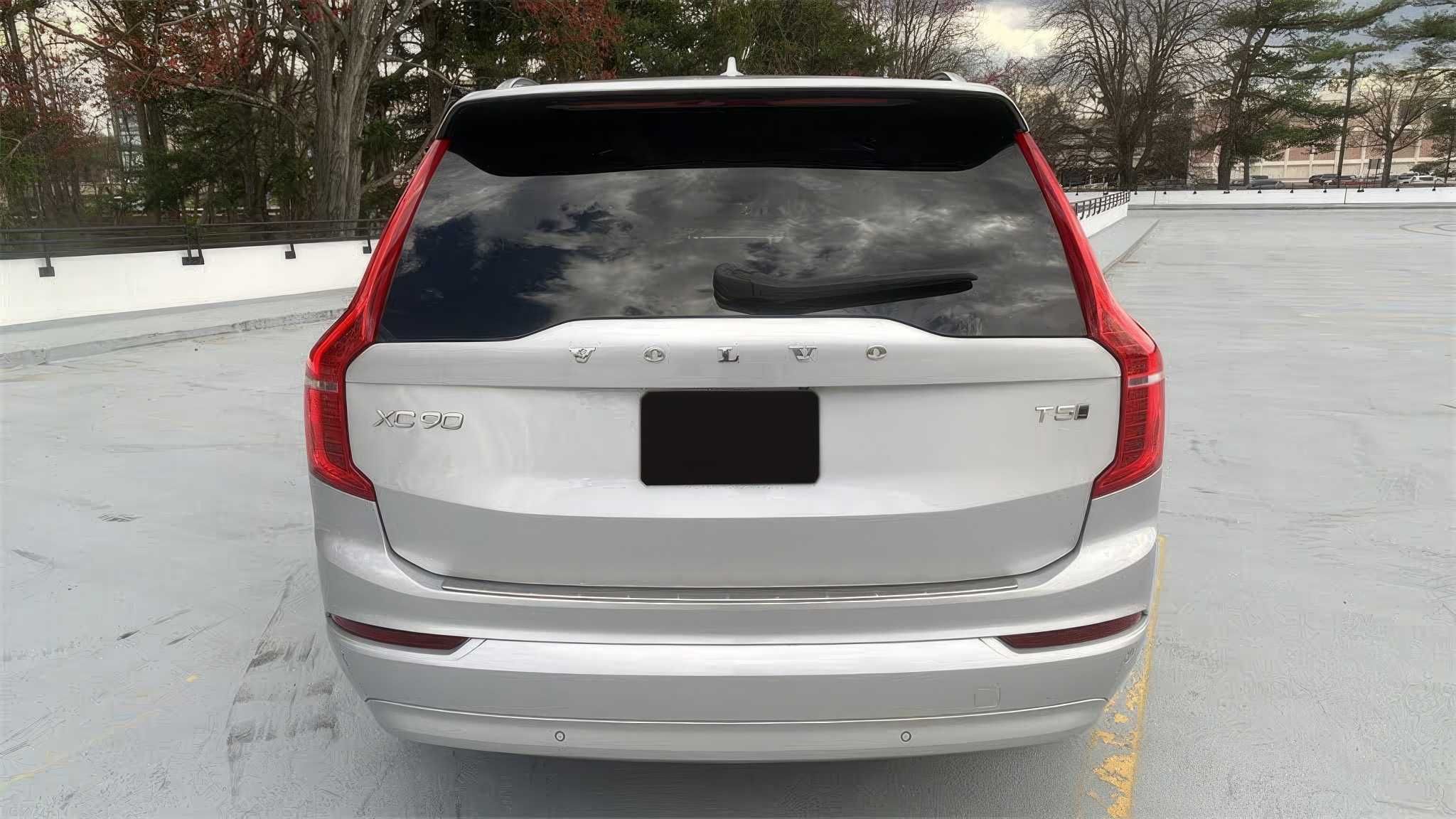 2022 Volvo XC90 T5 Momentum