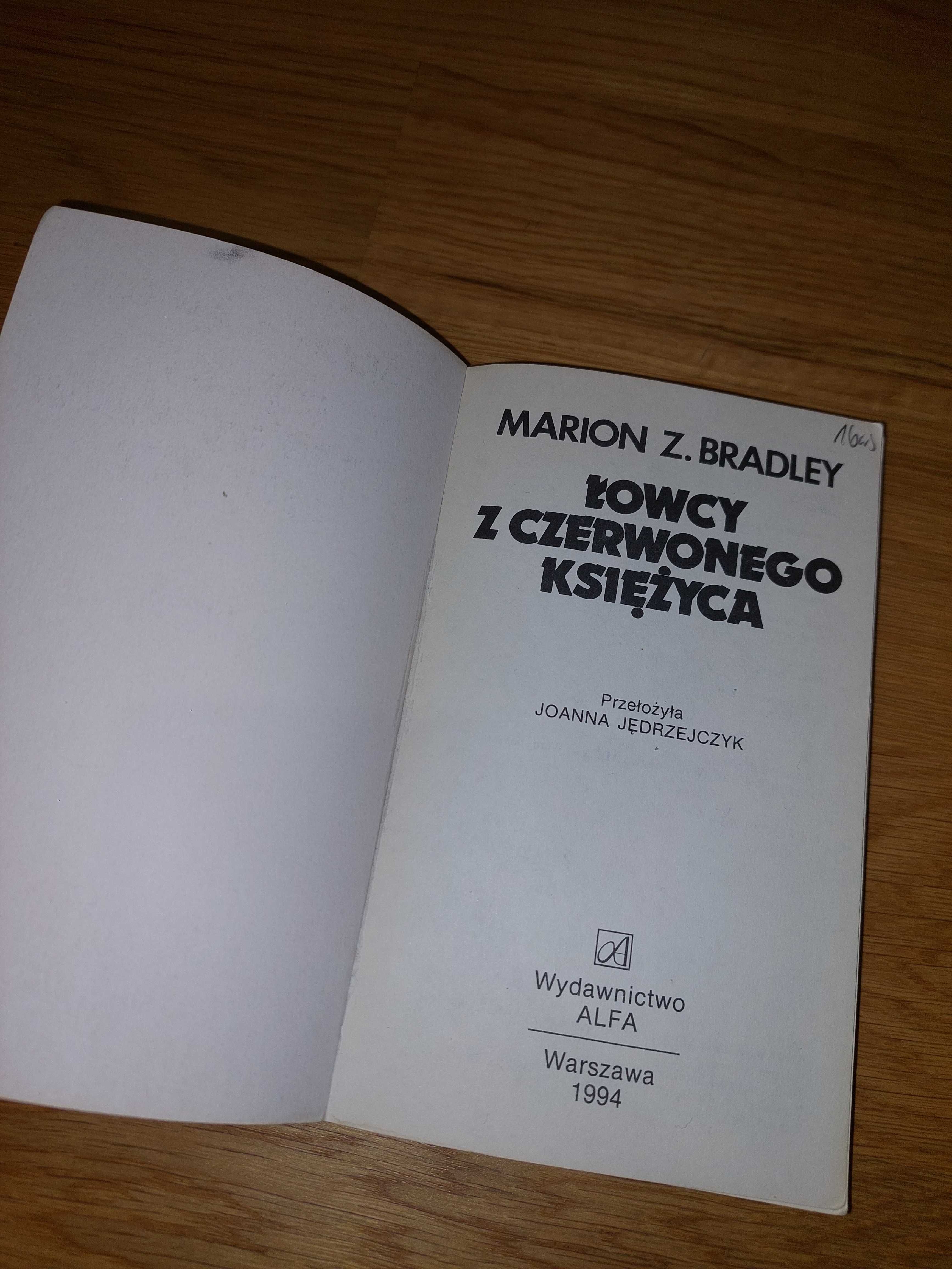 Łowcy z Czerwonego Księżyca - M. C. Bradley