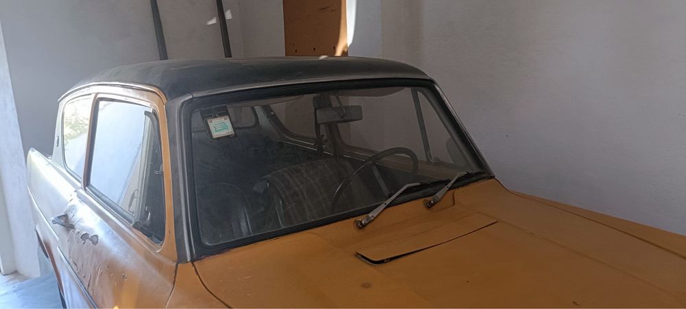 Ford Anglia Amarelo