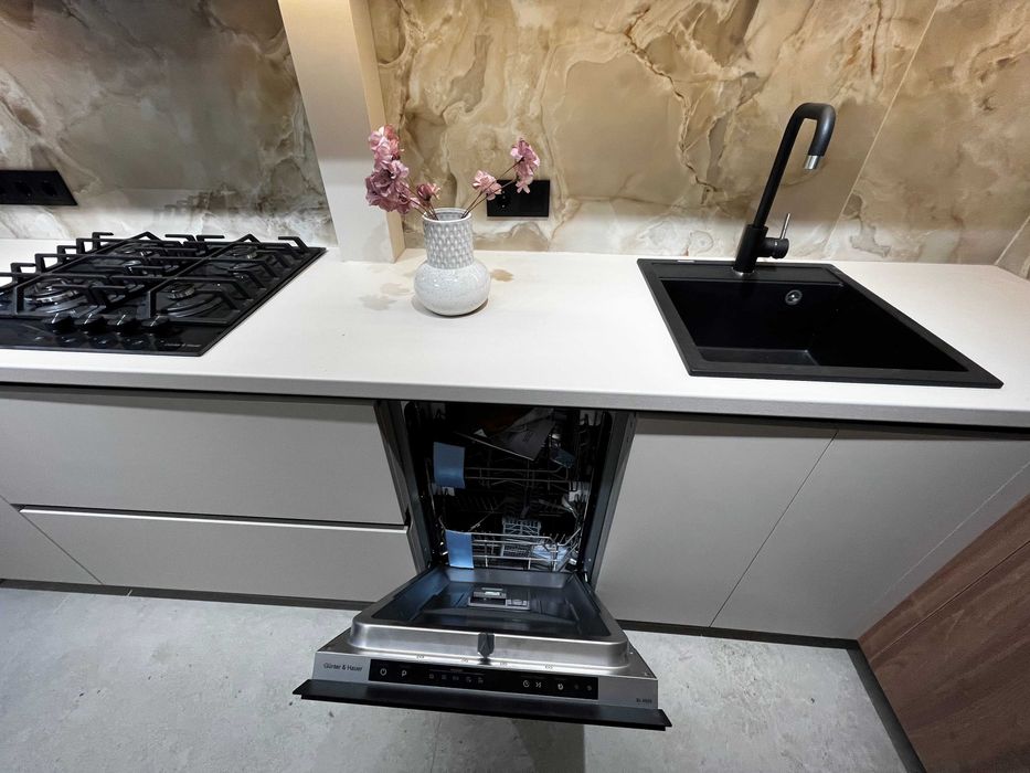 Продам 2 кімнатну квартиру з новеньким ремонтом