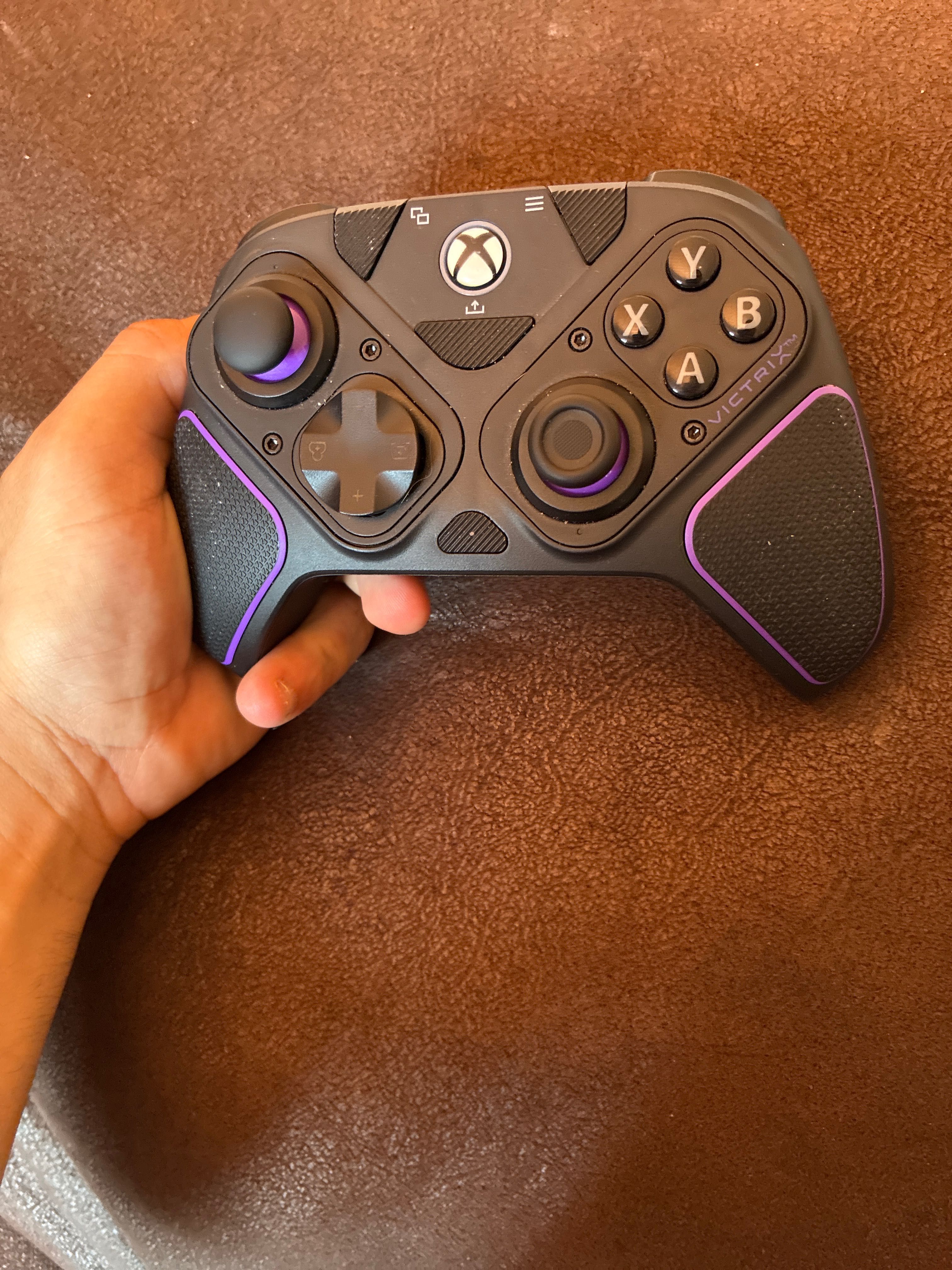 Vendo Xbox séries x e dois comandos pro com garantia