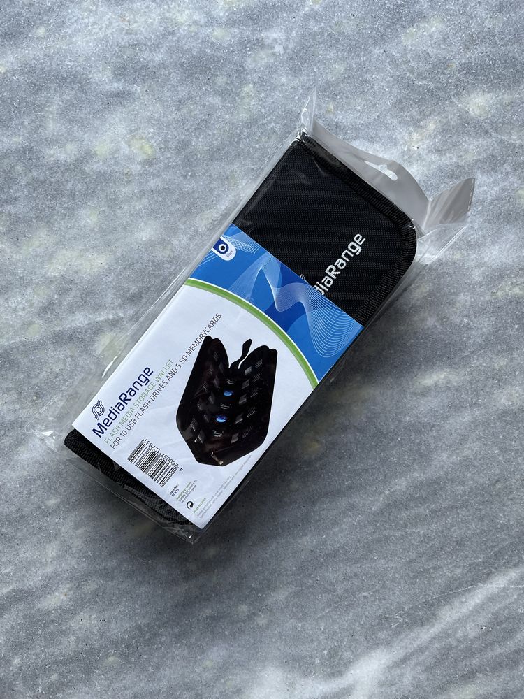 Pokrowiec na pendrive i karty pamięci