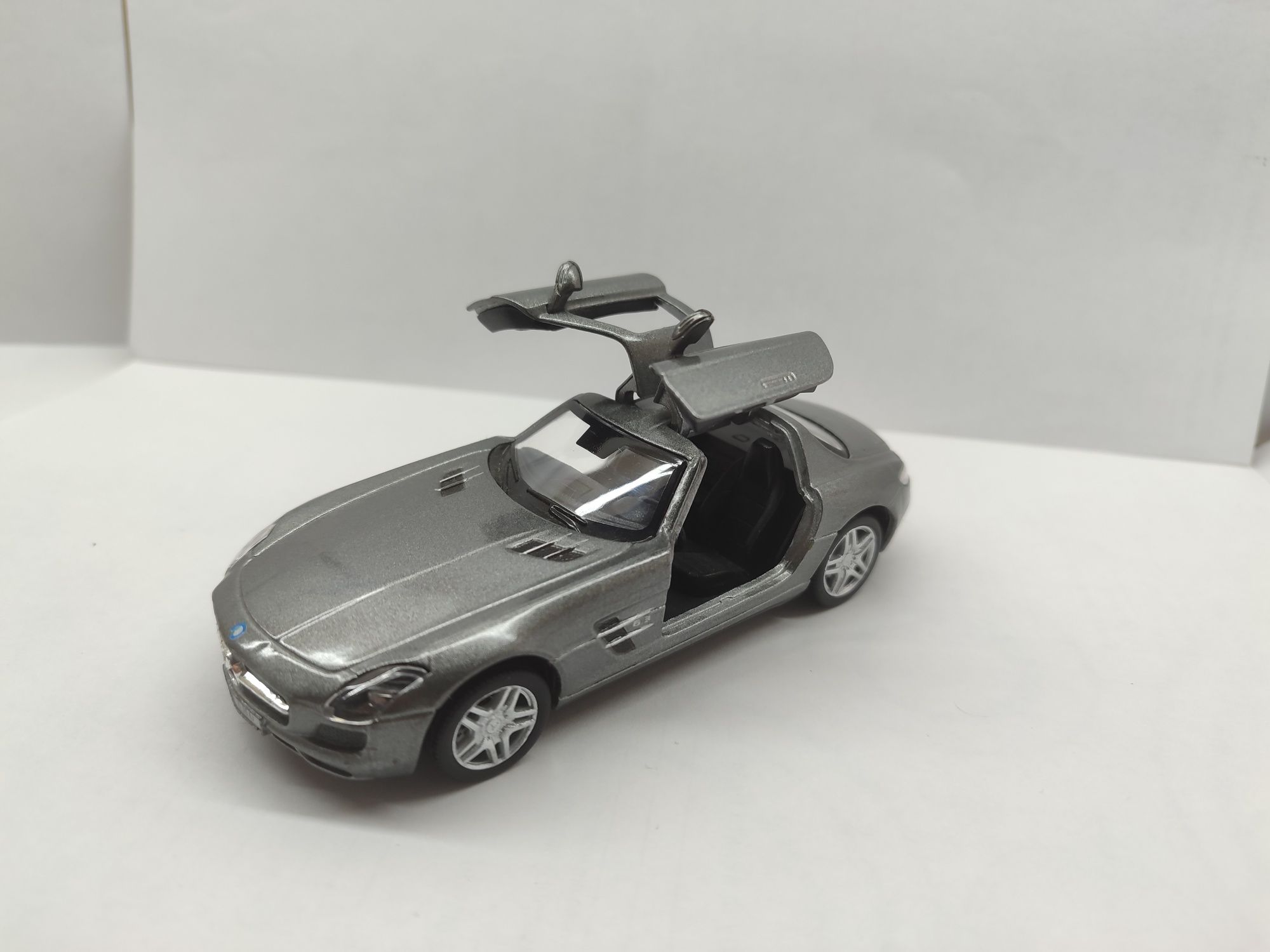 Машинка Kinsmart Mersedes-Benz SLS AMG KT5349W