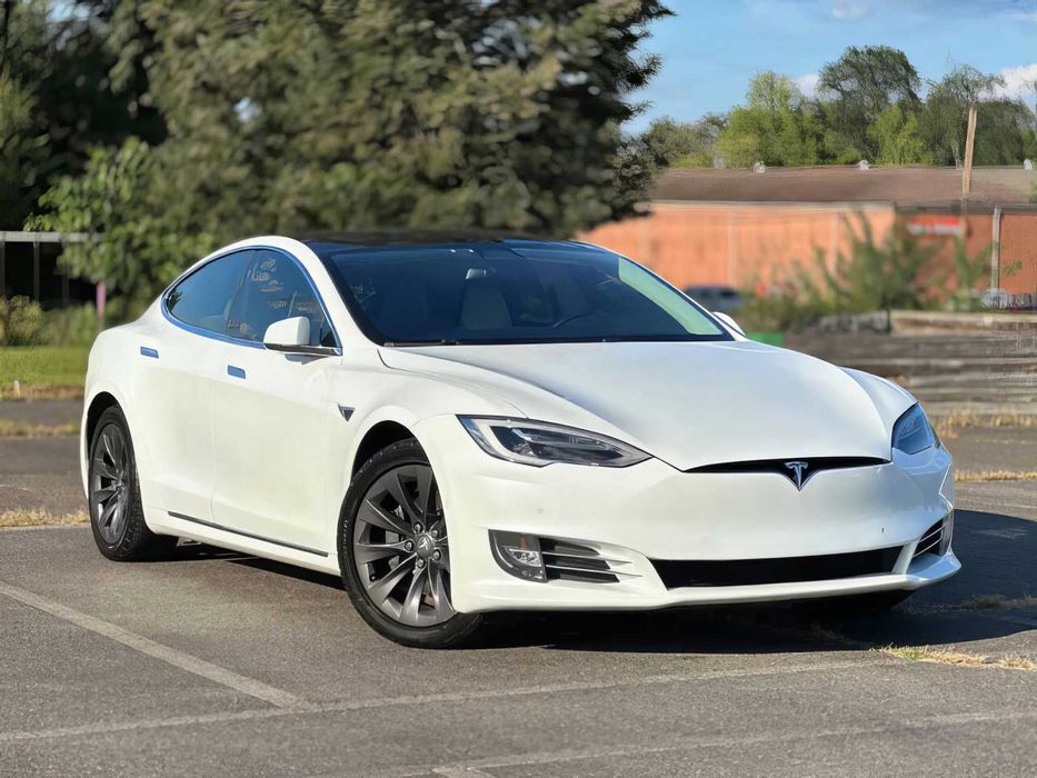 Tesla Model S      2018