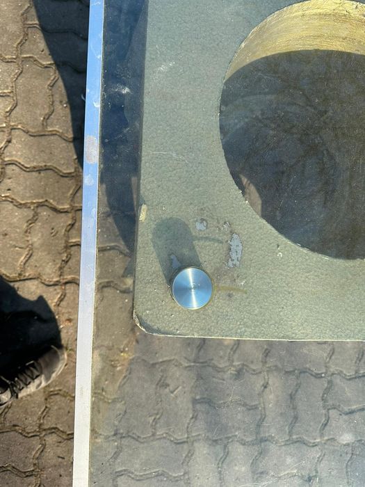 Betonowe donice ze stołem