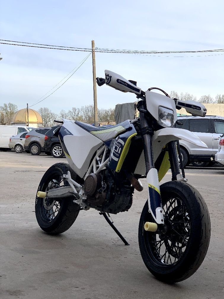 Husqvarna 701 Supermoto