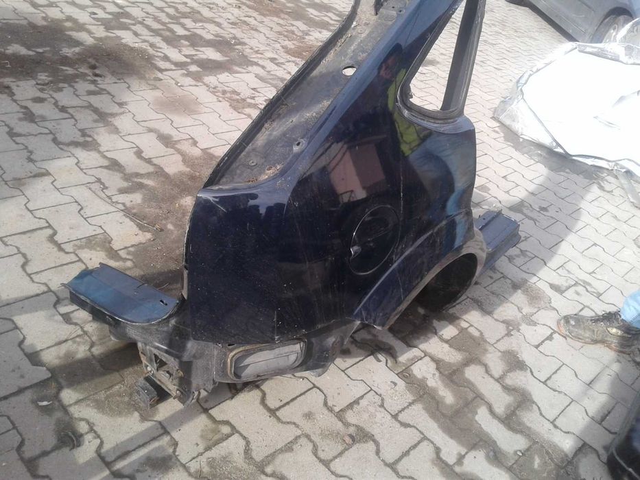 Ford Focus MK2 5D Hathback Ćwiartka Błotnik Prawy Tył Szyba Próg Drzwi