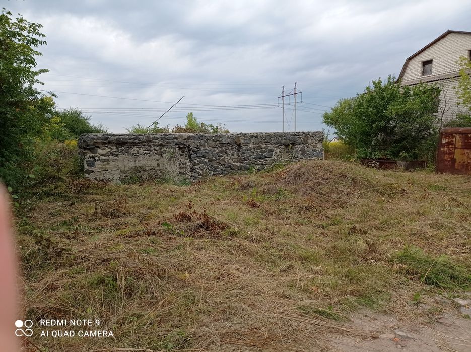Земельна ділянка з фундаментом