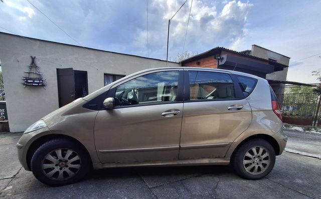 Sprzedam małe auto typu miejskiego