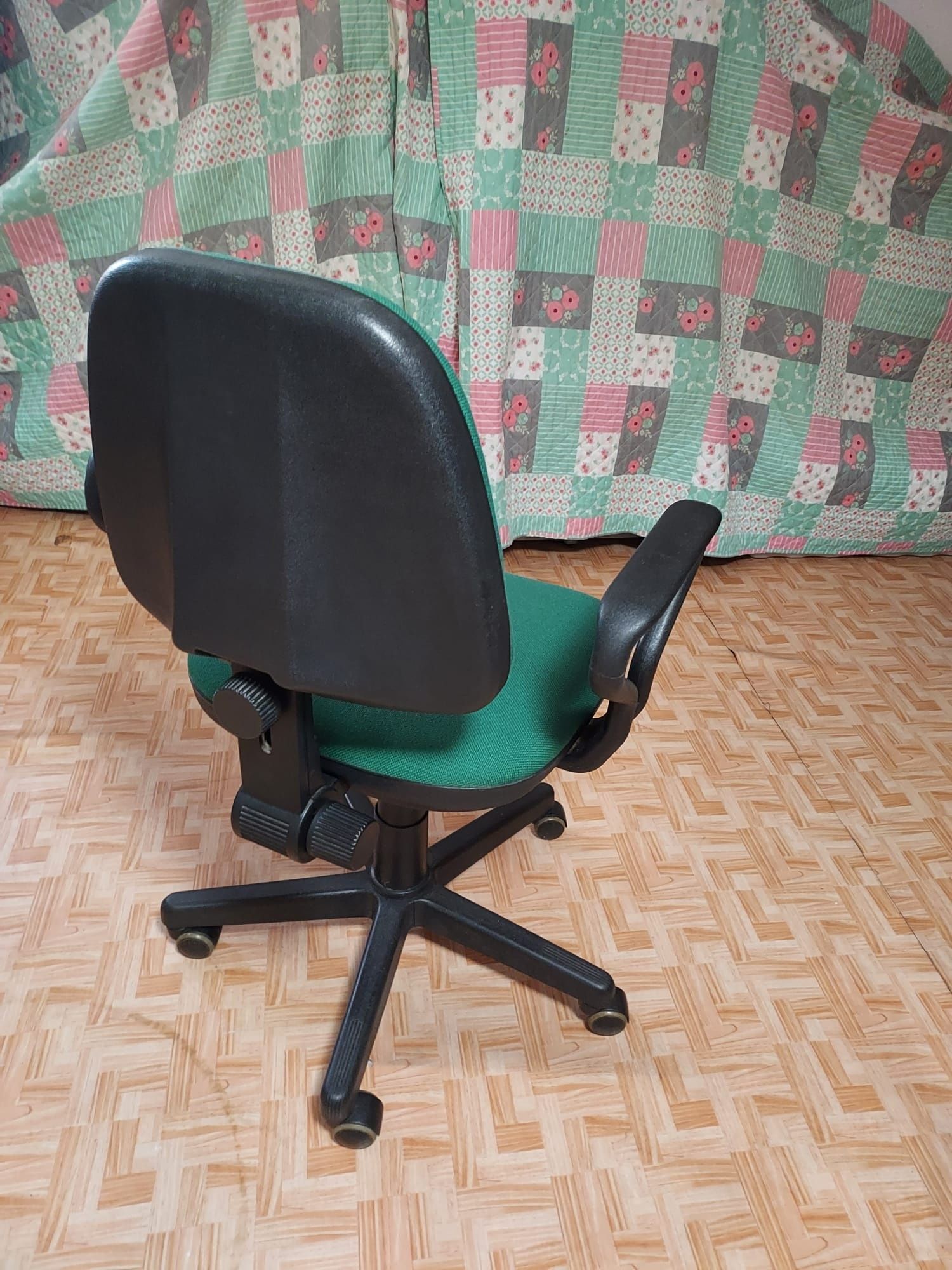 Secretária mesa computador cadeira escritório balde