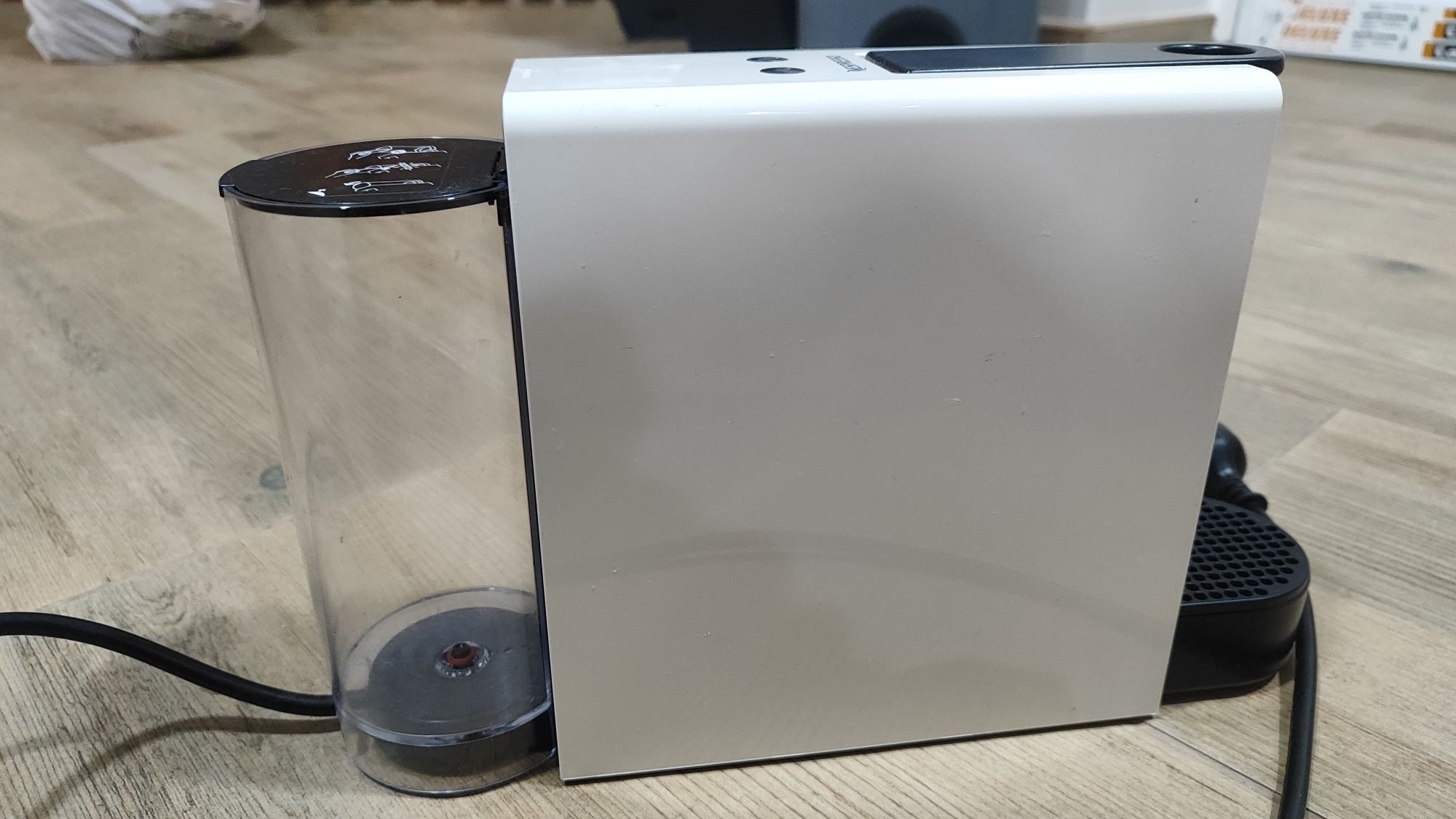 Máquina Café Nespresso Essenza Mini