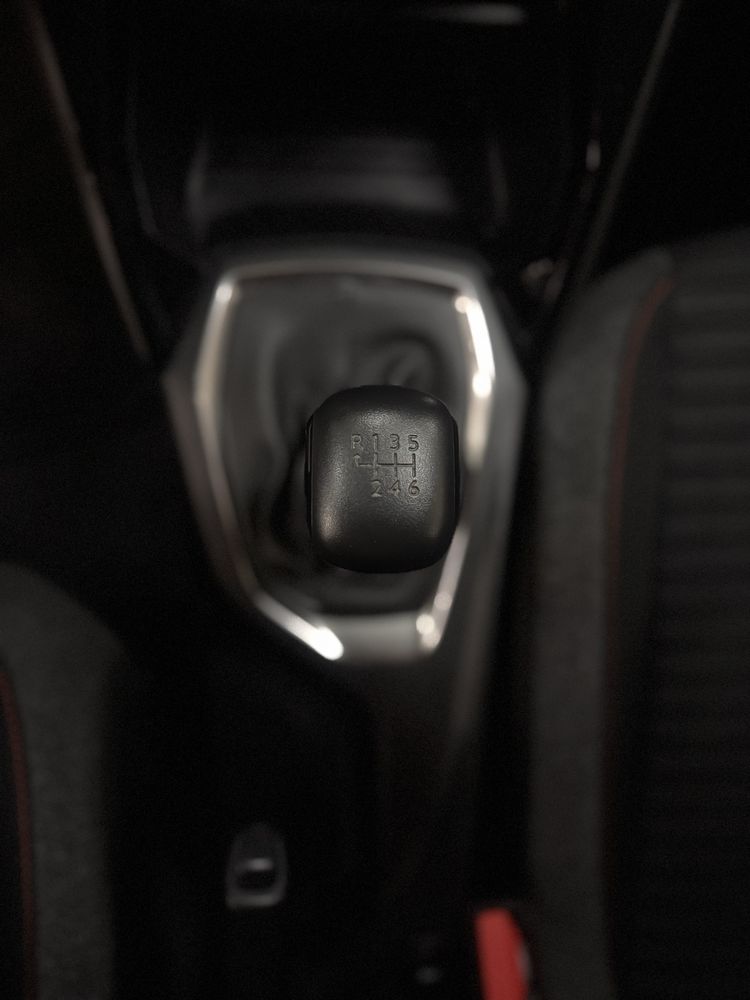 Peugeot 208 90 mil km 2022