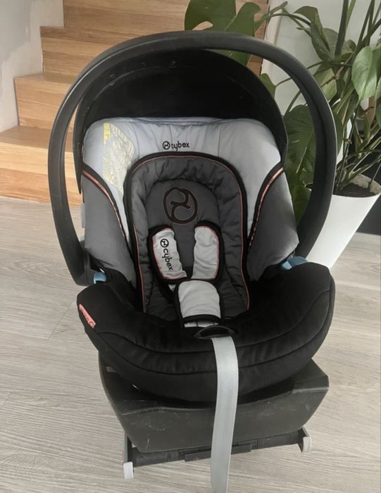 Fotelik samochodowy Cybex z bazą