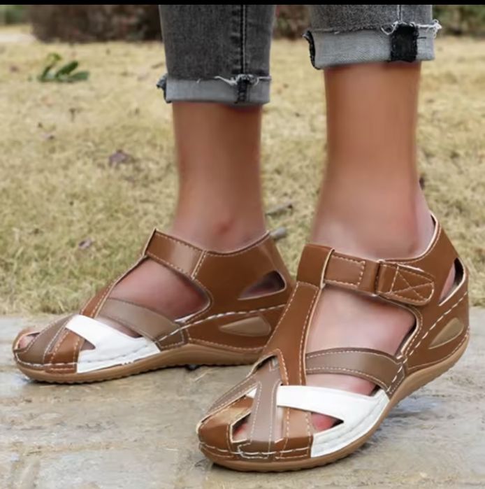 НОВІ босоніжки на ліпучкпх та невеликій танкетці закритий нім