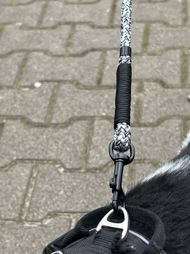 Smycz przepinana linowa dla średnich psów dł.4m +etui na woreczki