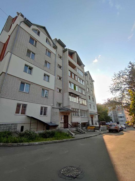 3 кім на Довженка в новобудові