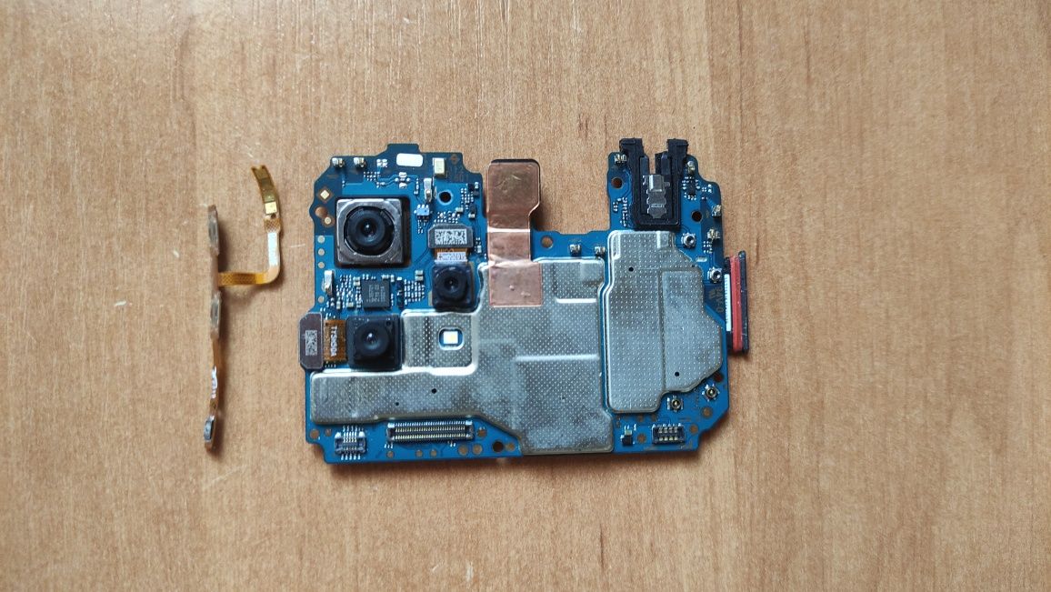 Продам полностью рабочую материнскую плату к смартфону Motorola g23