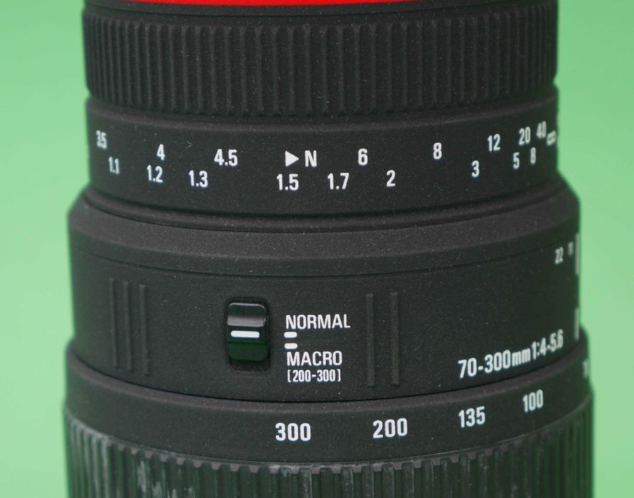 Obiektyw Sigma 70-300 mm f/4-5.6 APO DG Macro / Nikon F + filtr UV