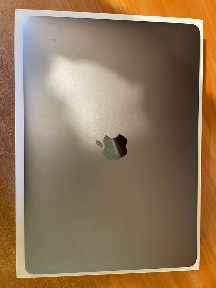 Apple MacBook Pro 13, Retina with Touch Bar 2017