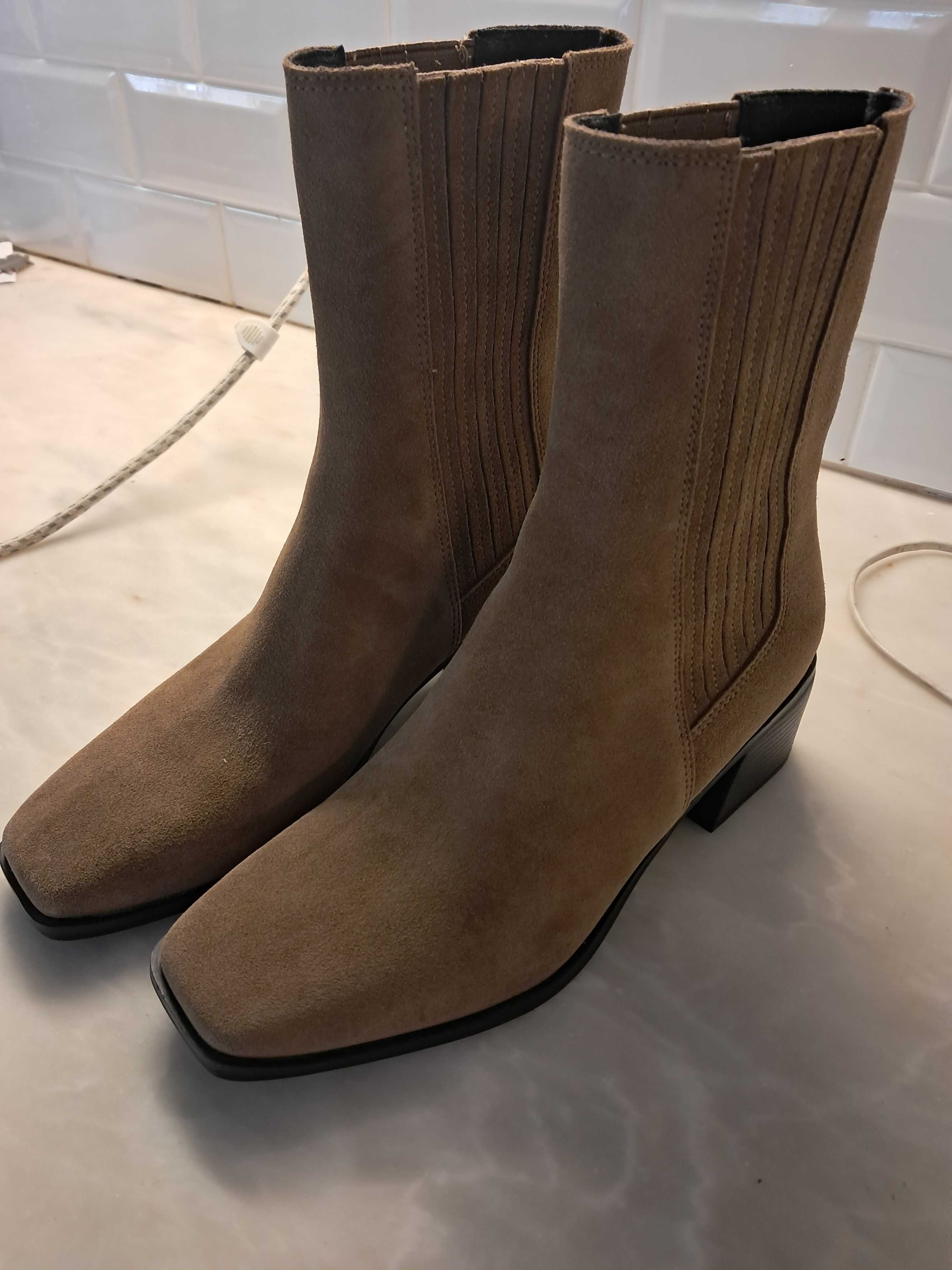 Botins novos Pull and Bear 39 bejes acastanhados