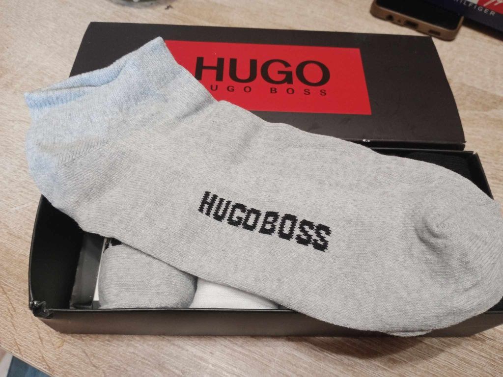 Skarpetki w pudełkach Hugo Boss
