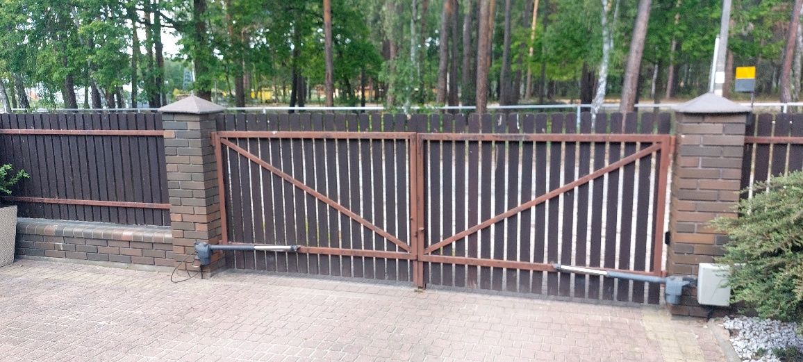 Brama wjazdowa dwuskrzydłowa furtki