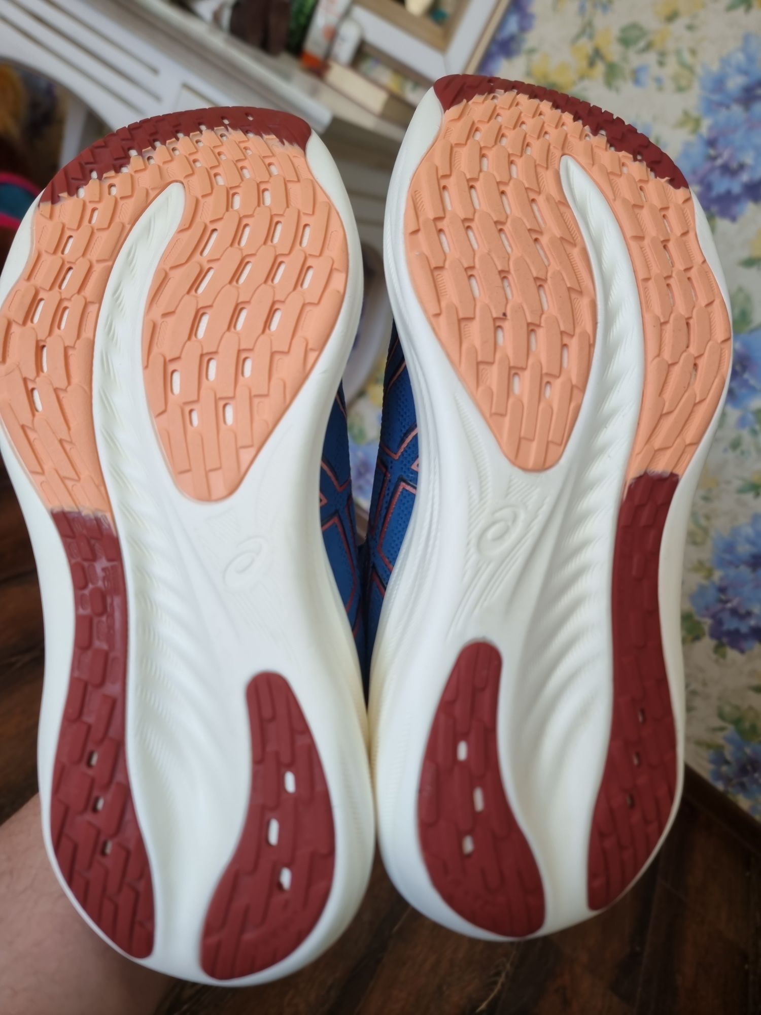 Оригінал 100% чоловічі кросівки asics nimbus 26  eur 42