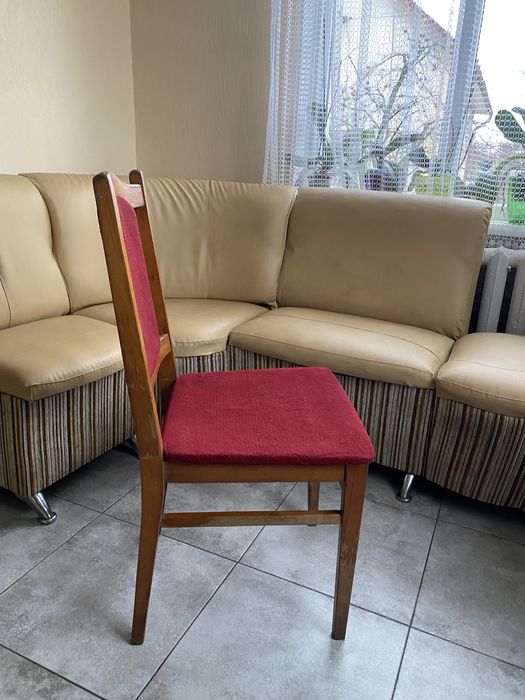 Стільці деревʼяні,крісла