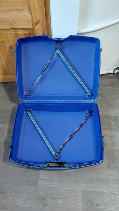 Чемодан дорожній Amerikan Tourister