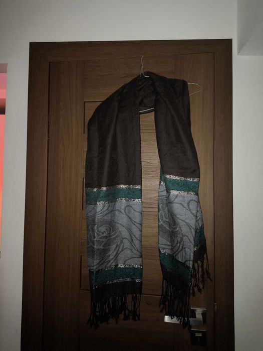 szalik w modnych kolorach