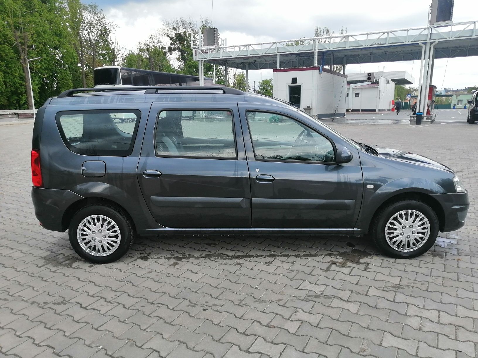 Dacia Logan MCV 2009 1.6 НЕ крашена