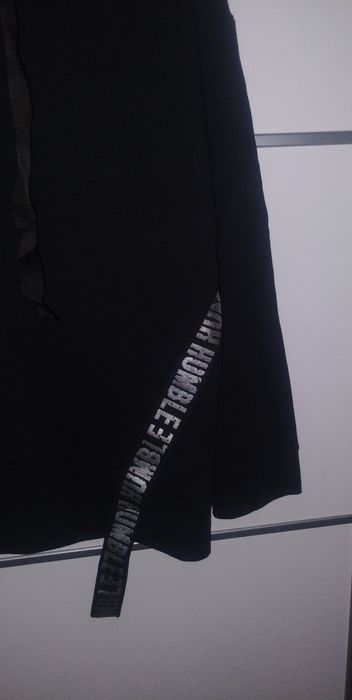 La..mu rozmiar 2 czarna bluza z kapturem 
Czarna zadbana bluza z kaptu