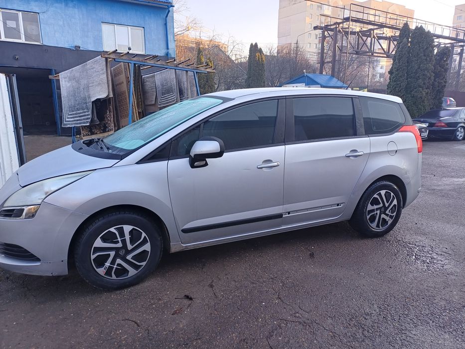 Сімейний автомобіль.