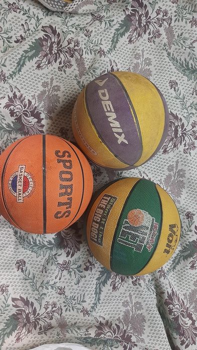 Мячи баскетбол, волейбол, футбол.