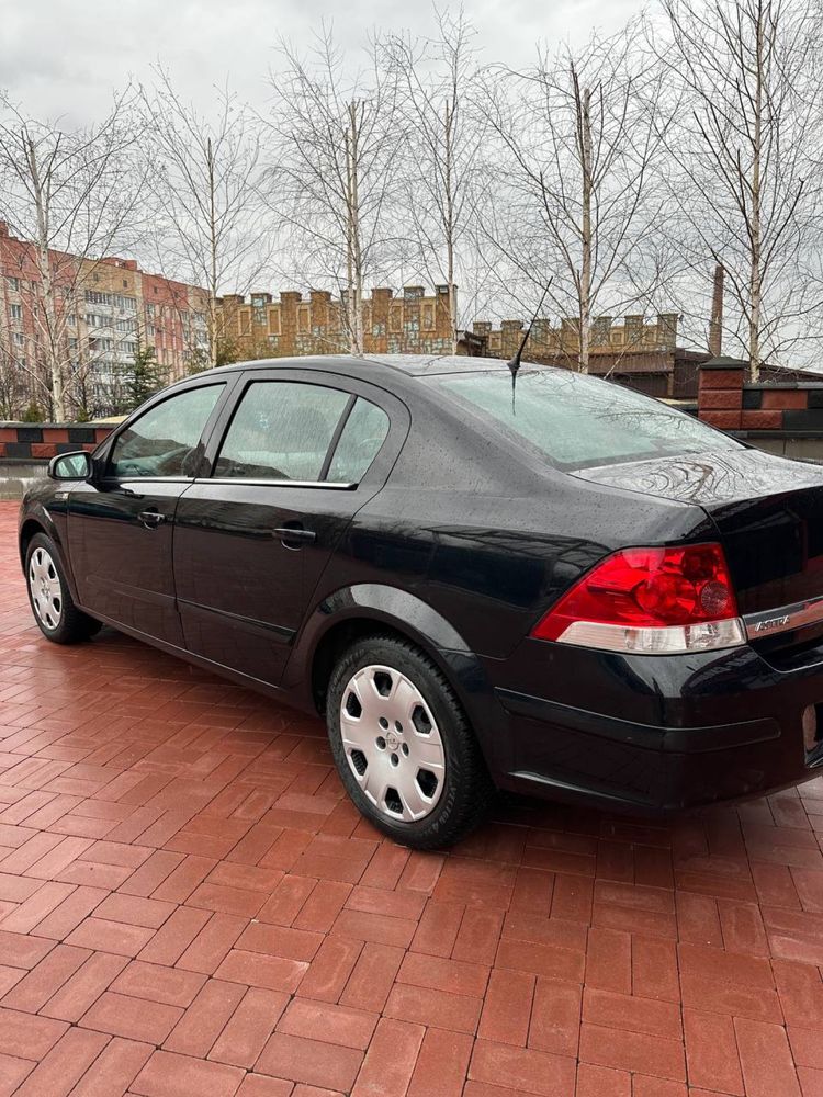 Opel Astra 1.6л бензин 2009