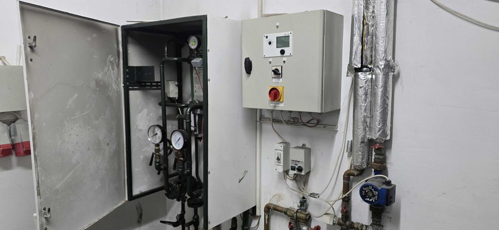 Węzeł cieplny wraz ze sterownikiem