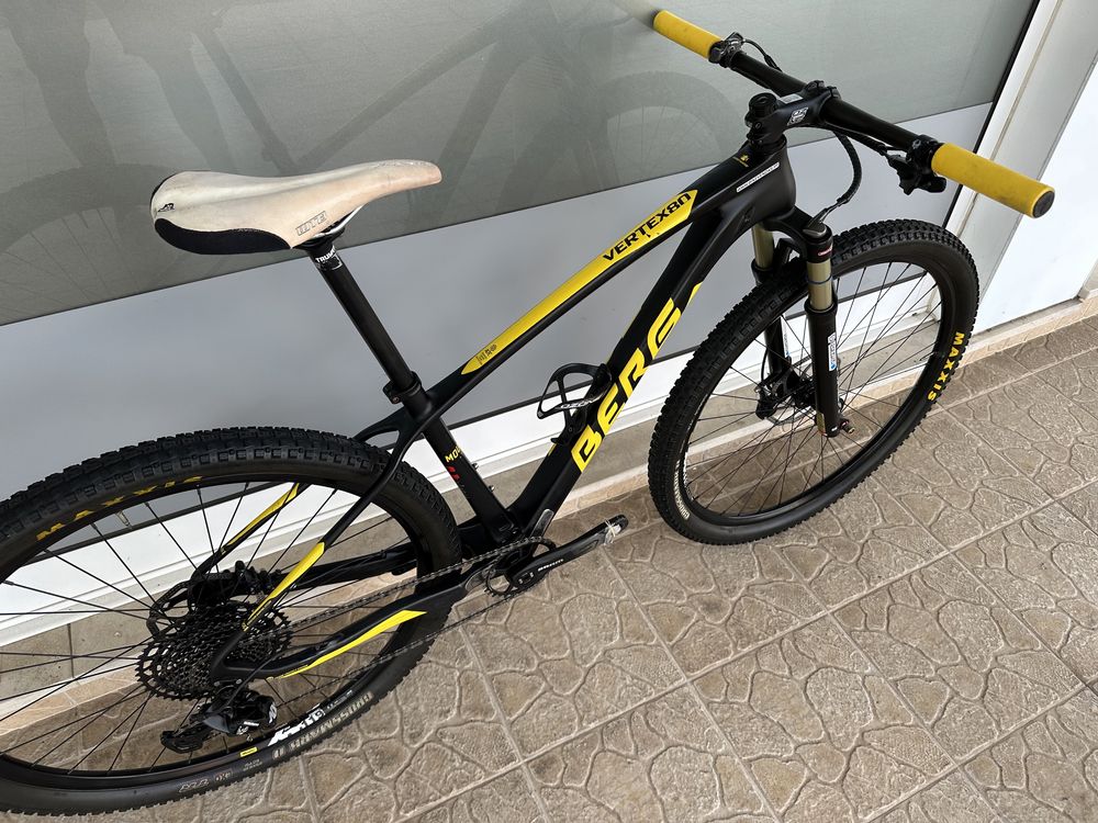 Bicicleta de BTT roda 29 - Carbono 12v