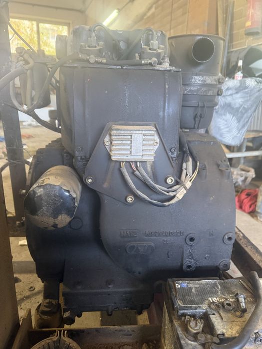 Silnik hatz 2 cylindry z agregatu maszyny budowlane
