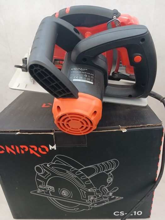 Продам циркулярную пилу Dnipro-M CS-210