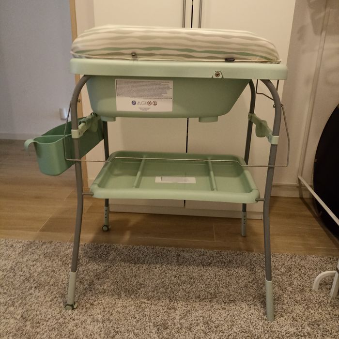 Muda fraldas com banheira Chicco