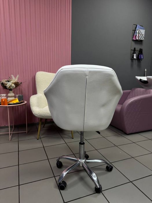 Перукарське крісло б/у