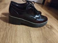 Buty damskie lakierowane 38 długość wkładki 24,5 cm