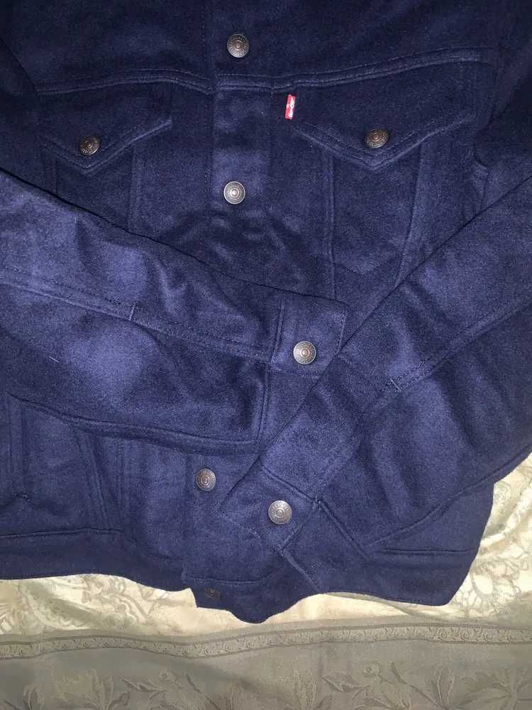 Темно-синя куртка\Бомбер\ levi's trucker jacket premium демисезон