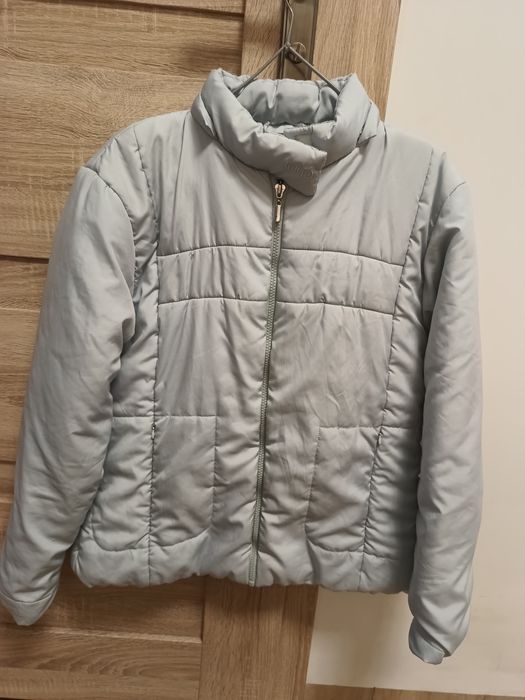 Damską przejściowa jasnoniebieska błękitna pastelowa kurtka na suwak