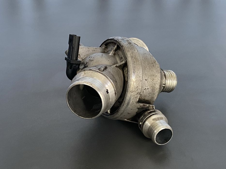 Термостат E60 E61 E90 E91 N52 2.5 3.0 Бензин Датчик Термостат